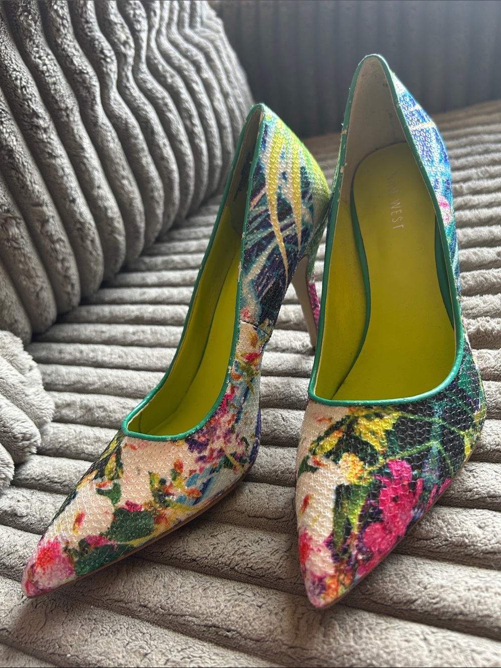 Nine West Multicolored Pump Heels Size 7 Pointed Toes Sequins Florals